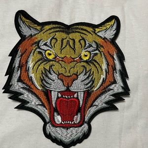 New cotton T-shirt tiger embroidered